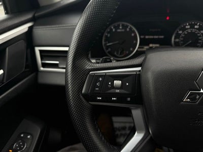 2025 Mitsubishi Outlander Base