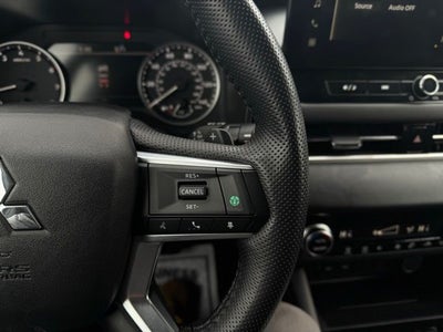 2025 Mitsubishi Outlander Base