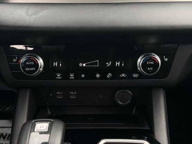 2025 Mitsubishi Outlander Base