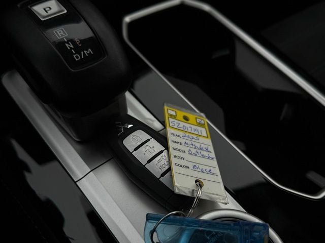 2025 Mitsubishi Outlander Base