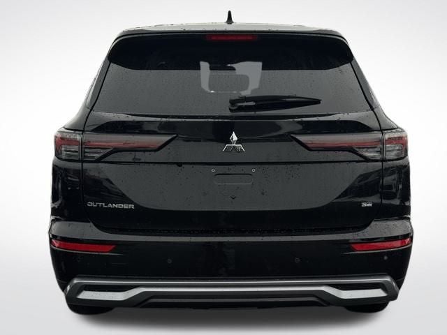 2025 Mitsubishi Outlander Base