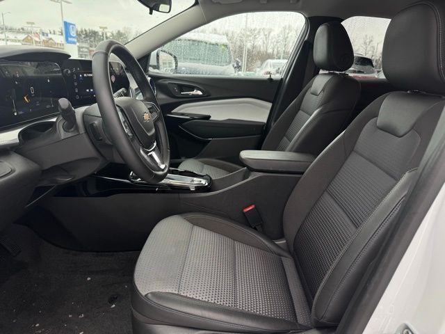 2025 Chevrolet Trax FWD LT