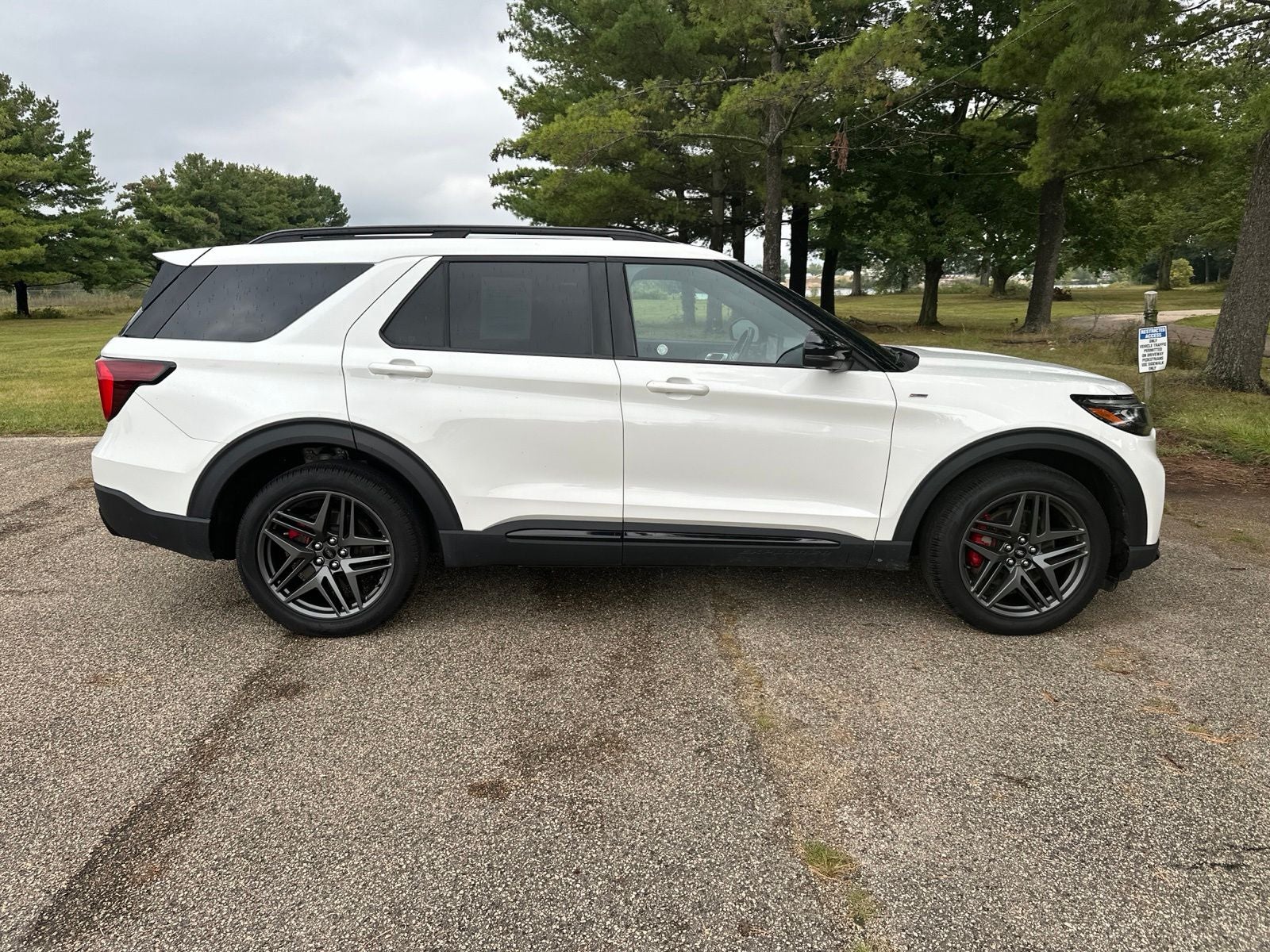 2025 Ford Explorer ST-Line