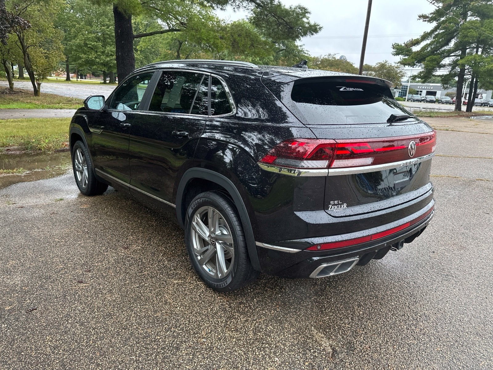 2024 Volkswagen Atlas Cross Sport 2.0T SEL R-Line