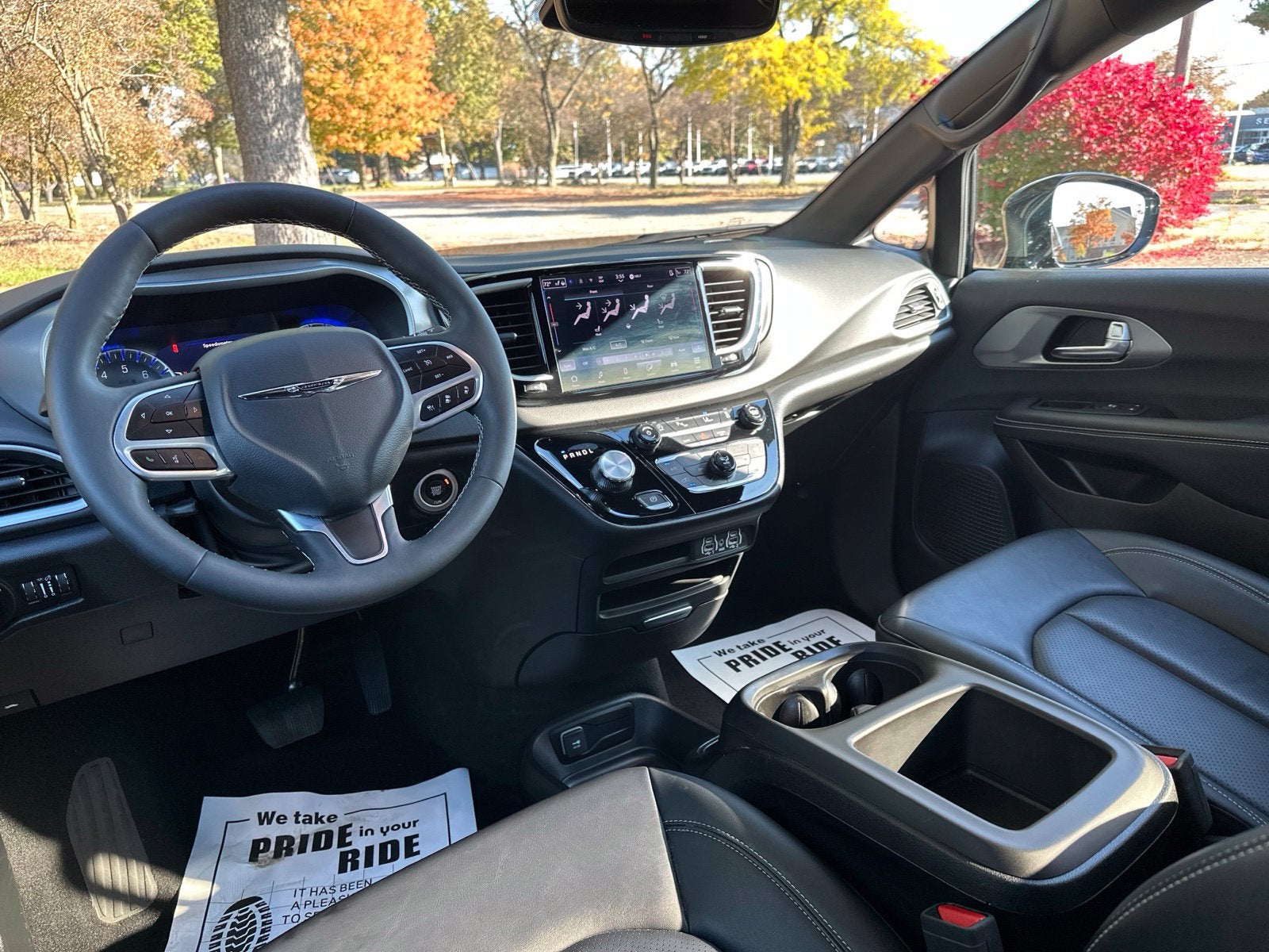 2025 Chrysler Pacifica Select