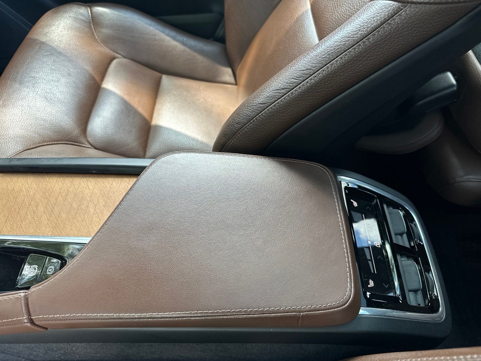 2023 Volvo XC90 B5 Plus